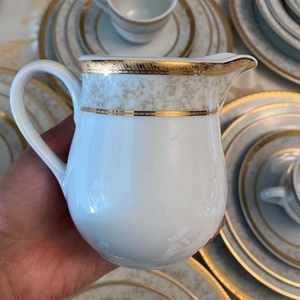 Royal Heritage Prestige Primavera white and Gold Creamer